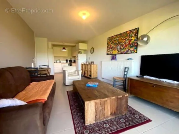 Elutuba - Spacious 3-Bed Flat with Large Terrace in Recent Residence