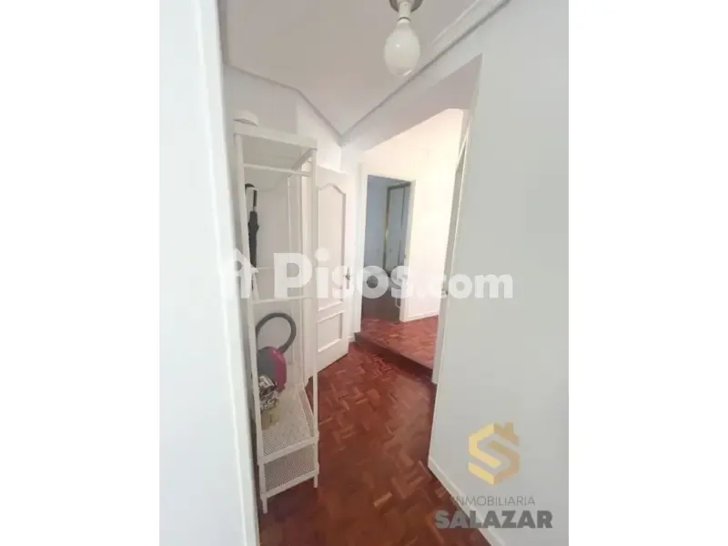 Esik - Student Flat with Balcony in Bilbao