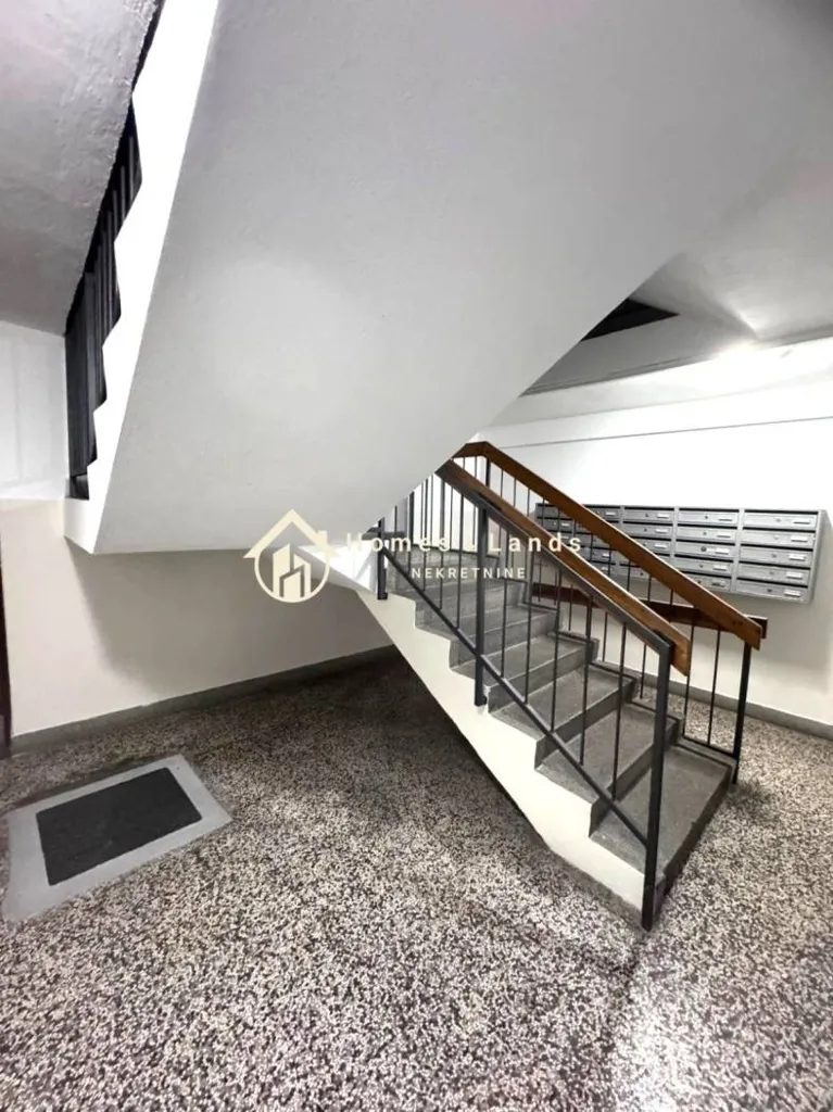 Pièces - Modern 3-Bedroom Flat with Lift in Dubrava