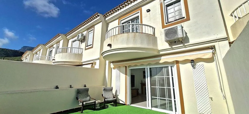 Terrass - Semi-Detached Villa with Pool in Chayofa