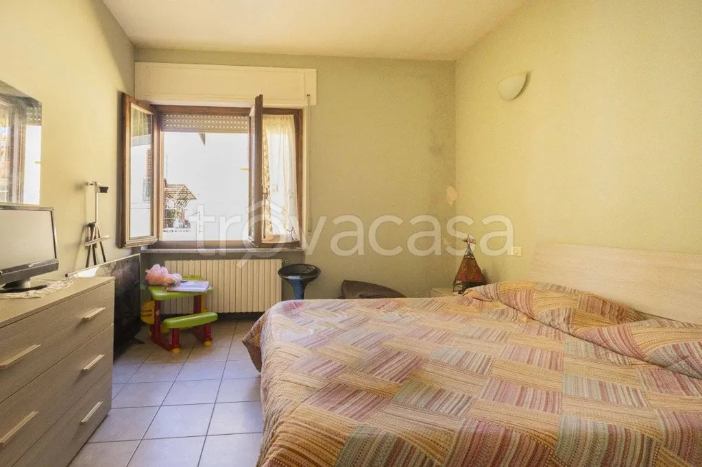 Chambres - Commercial Property with Shops in Ghemme