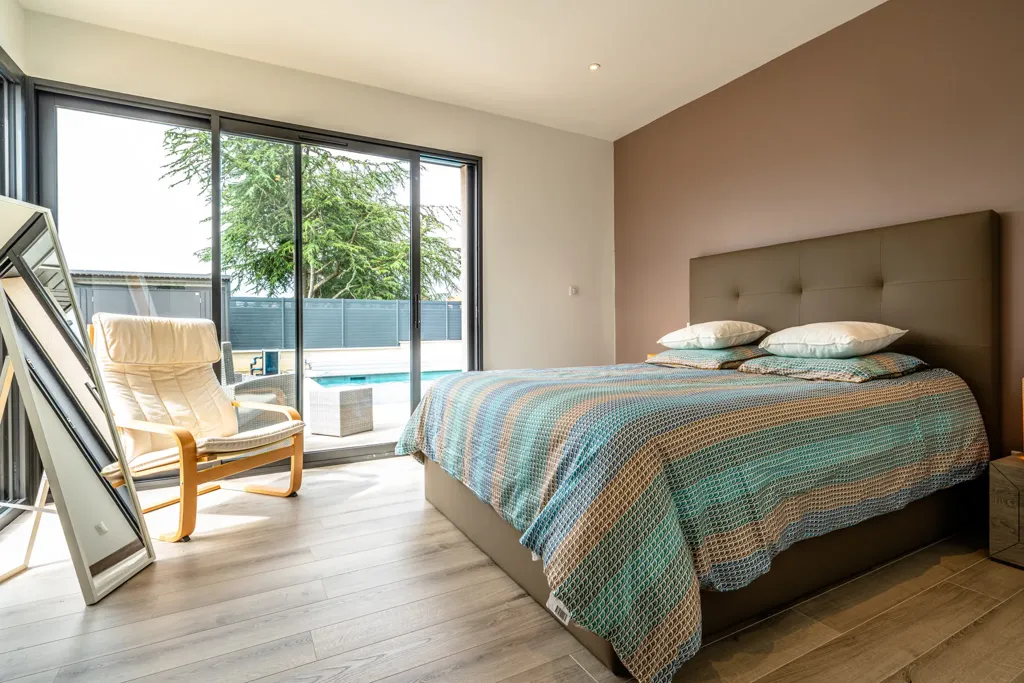 Magamistoad - Contemporary Villa with Pool in Brindas