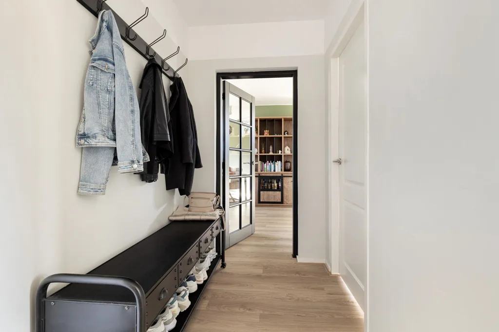 Esik - Corner Flat with West Balcony in Central Location