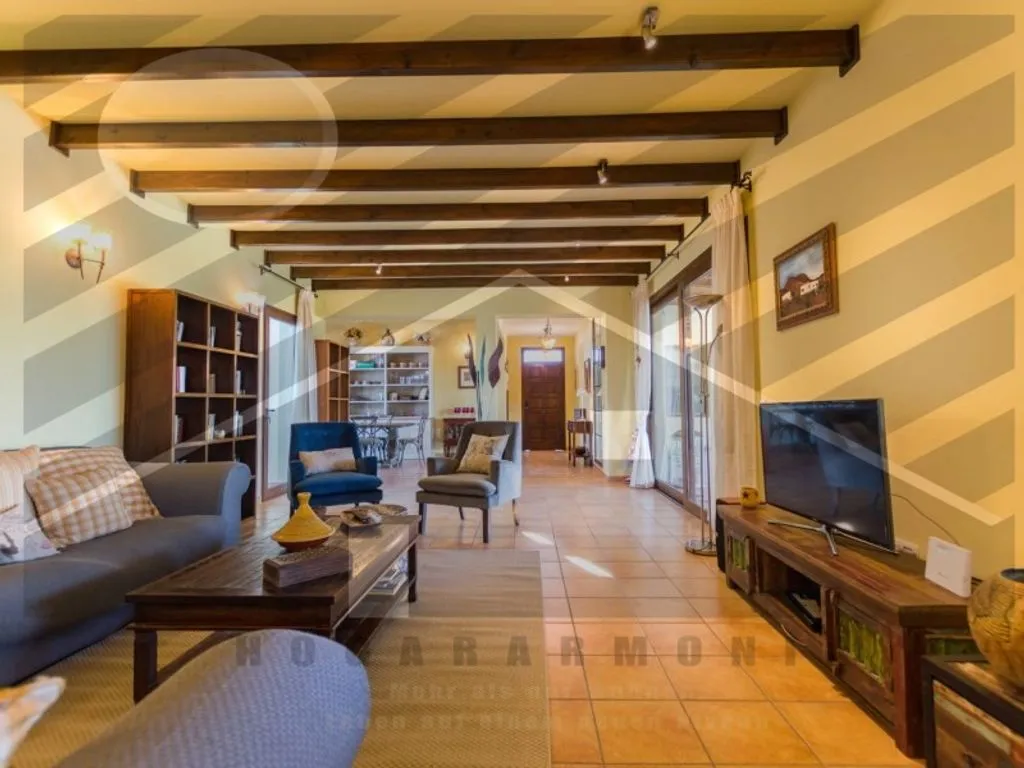 Elutuba - Luxury Villa with Dual Pools in Lajares