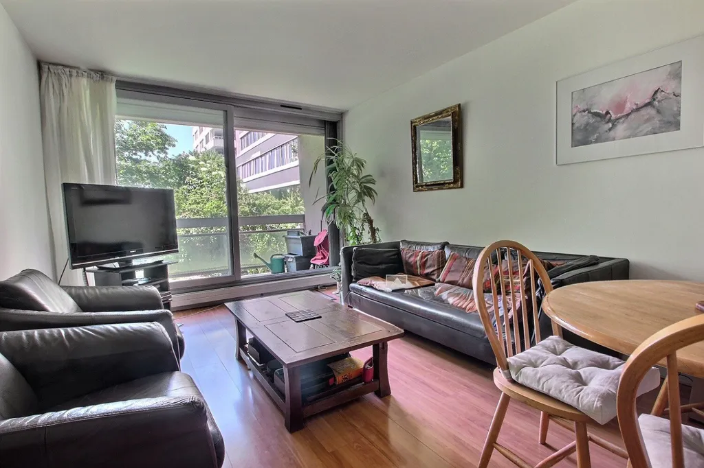 Soggiorno - West-Facing Flat with Balcony in Pantin