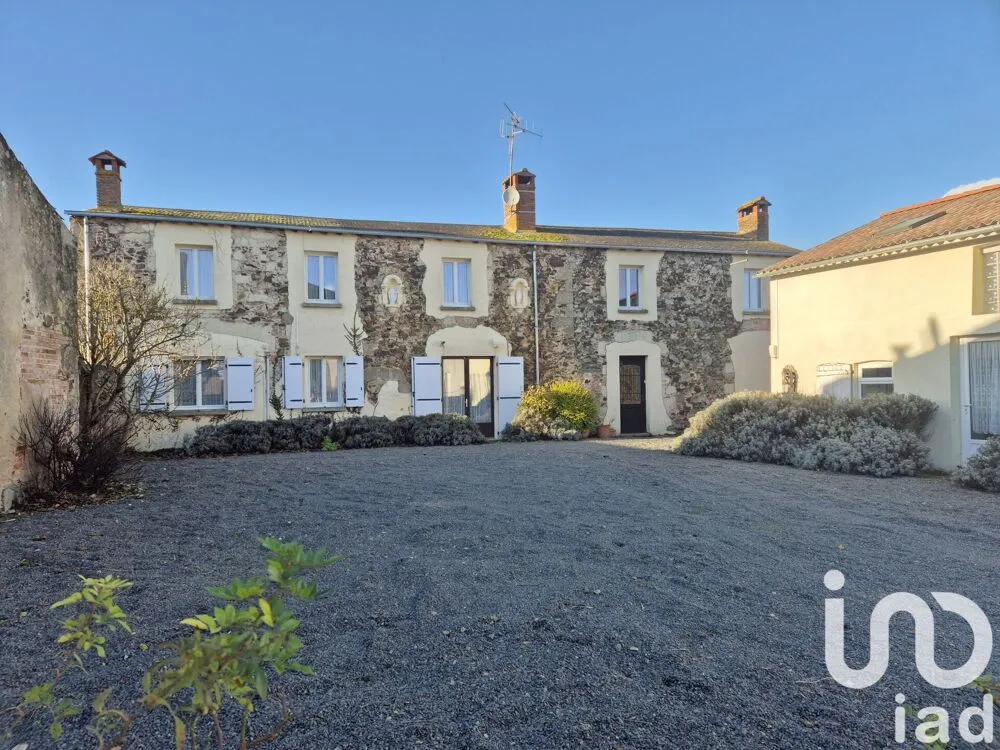 Maison 10 pièces à Argentonnay