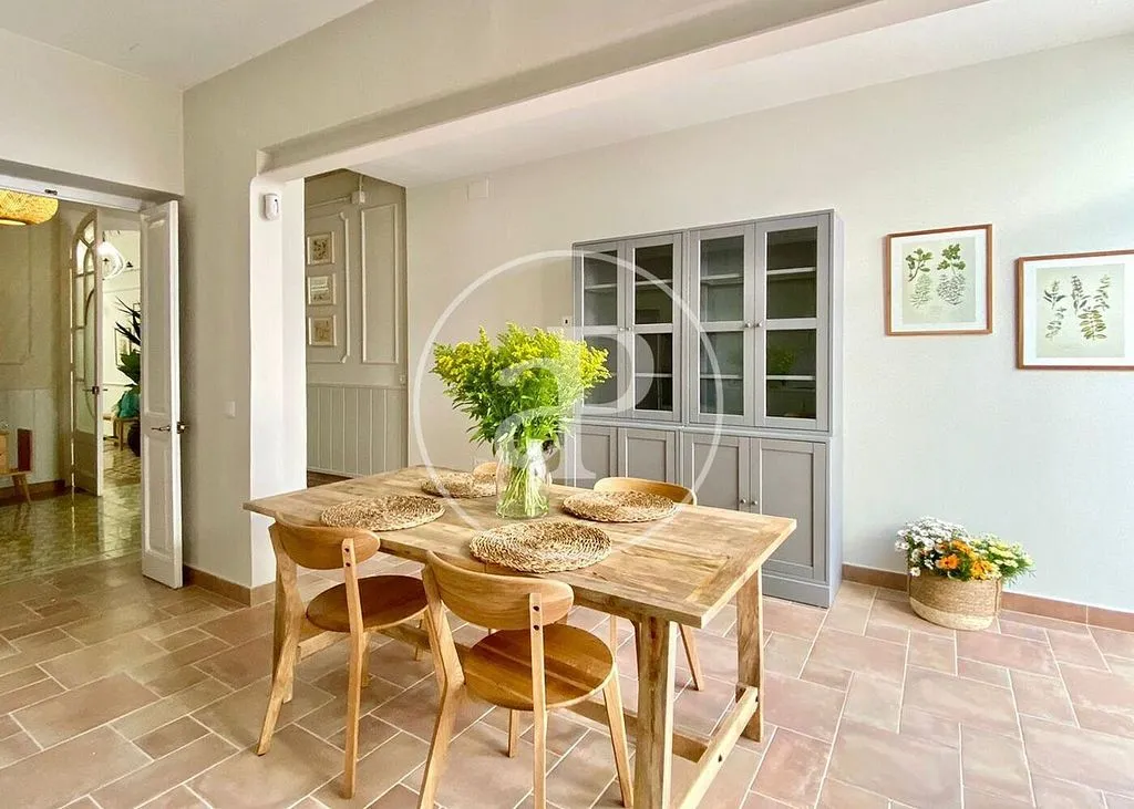 Salle à manger - Charming Chalet with Terrace in Calella