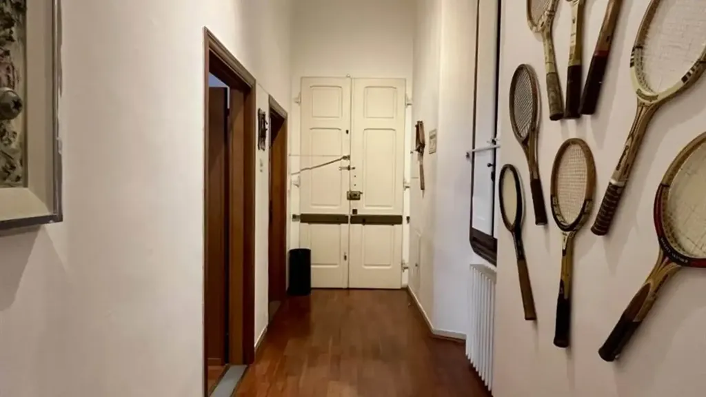 Esik - Historic Apartment with Terrazzo in Florence