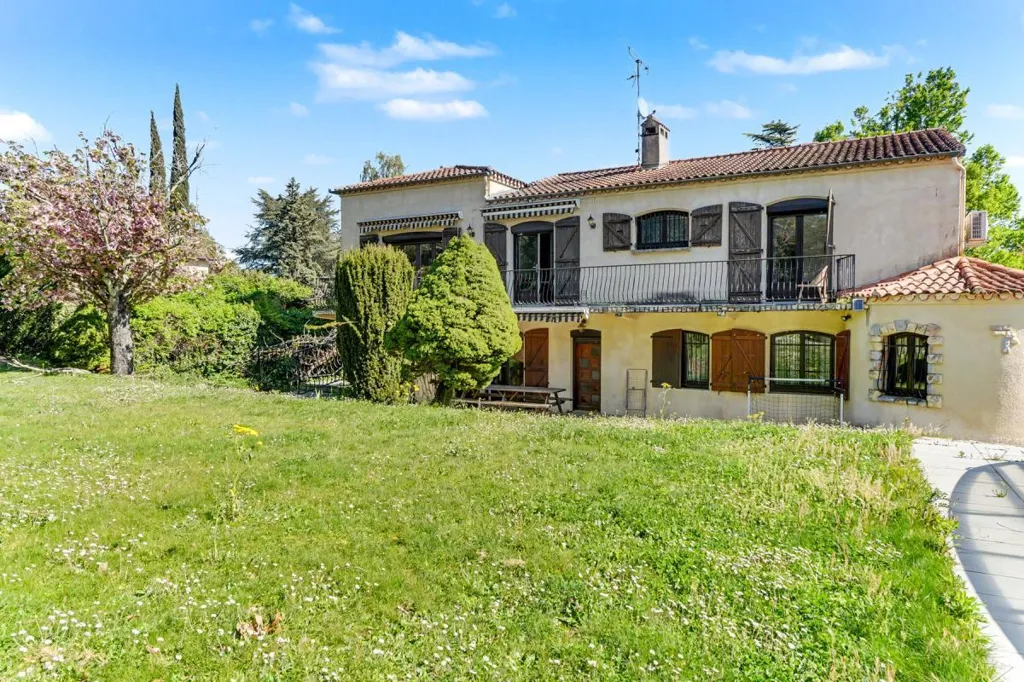 Exterior - Charming Atypical House with Pool in Ramonville