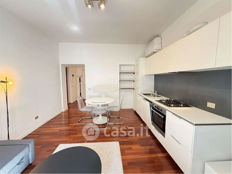 Elutuba - Armed Two-Bedroom in Via Bernardino Verro, Milan