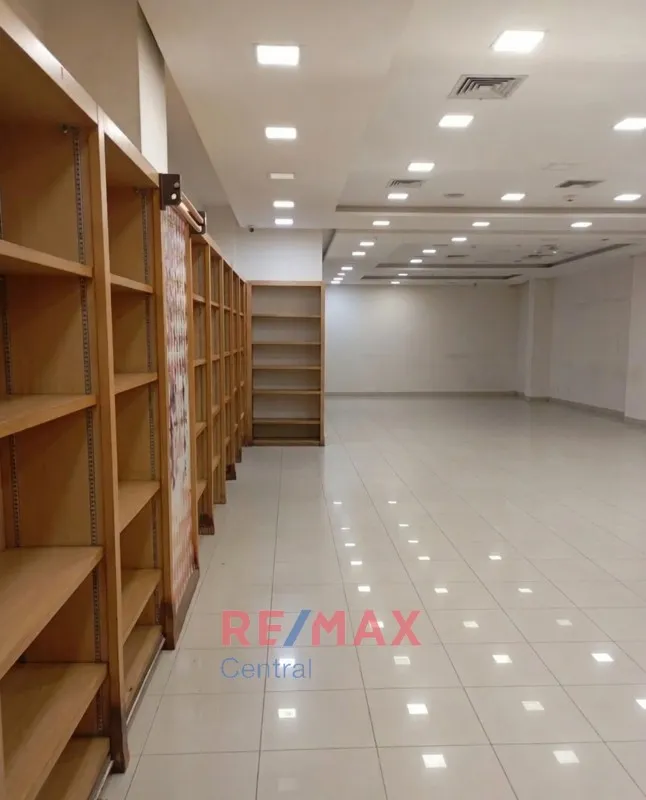 Habitaciones - Shop for Rent with Metro Access in Piraeus Centre