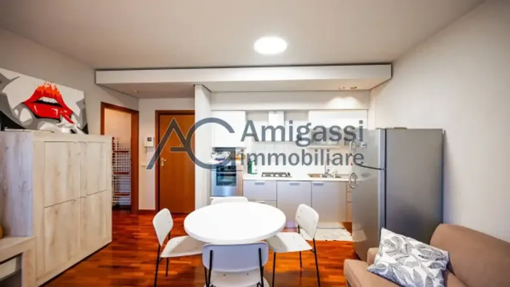 Elutuba - Luxury Duplex with Balcony in Scanzorosciate