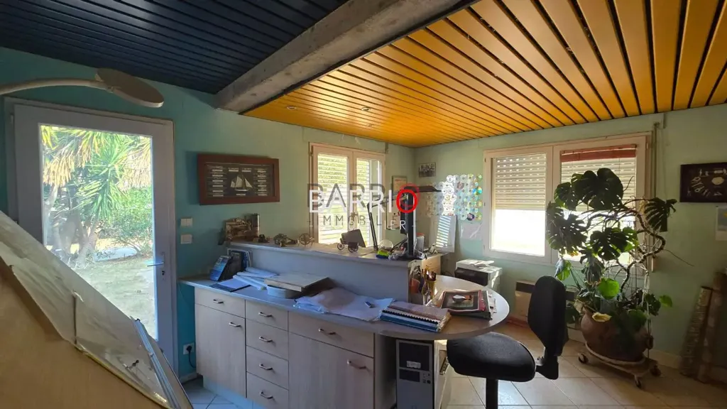 Kabinet - Spacious House with Large Garage in Rural Setting