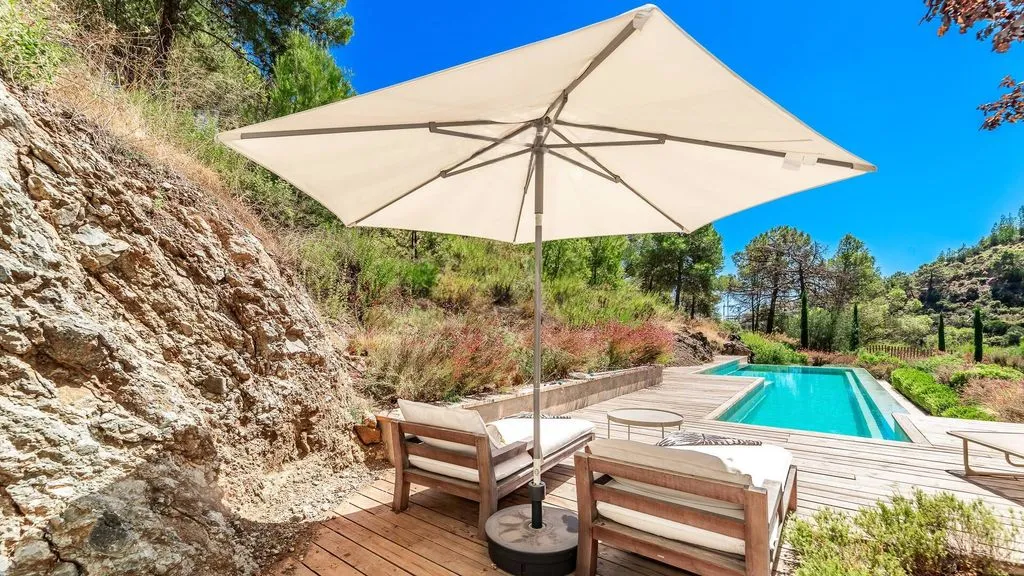 Piscine - Modern Villa with Mountain Views in El Madroñal