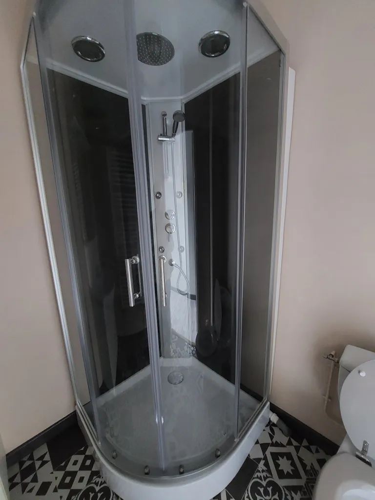 Salles de bain - Studio Neuf en Centre-Ville, Proche Gare