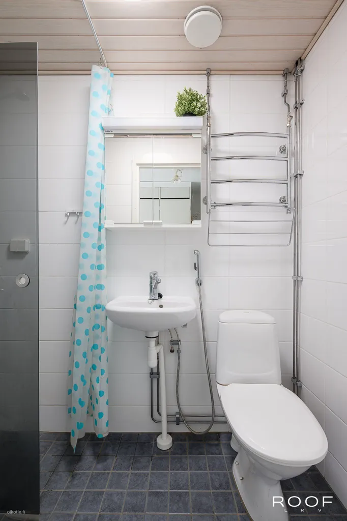 Salles de bain - Compact Flat with Garden View in Kannelmäki