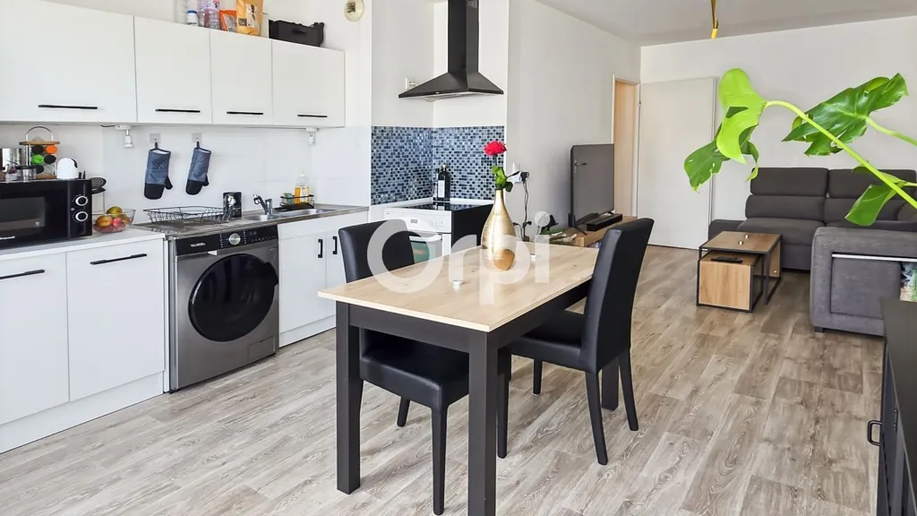 Cucina - 2-Bedroom Flat with Balcony in City Centre