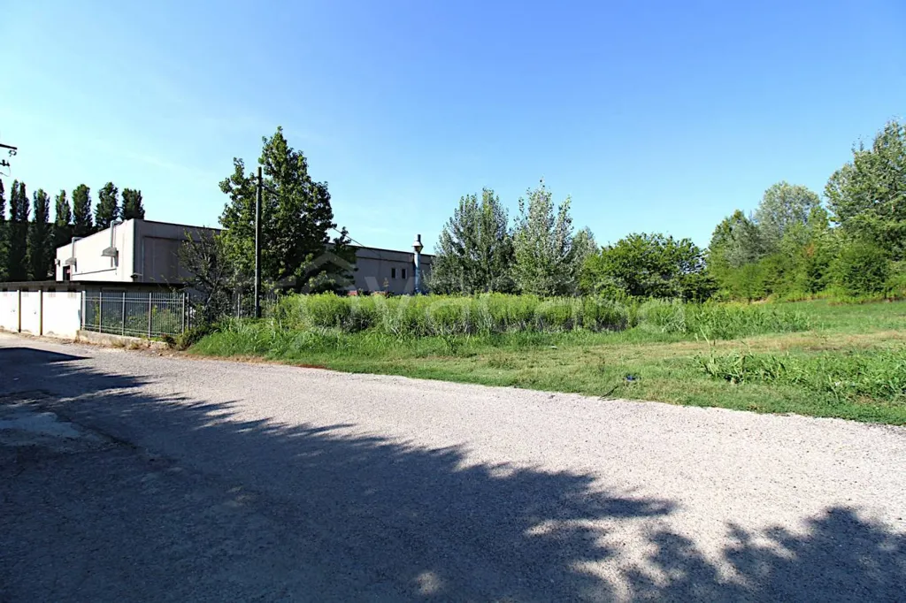 Aed - Buildable Industrial Plot in Monteu Roero