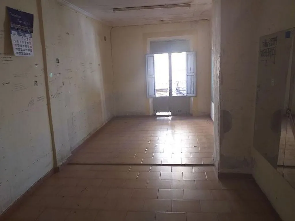 Esik - 1-Bedroom House for Renovation in Elda