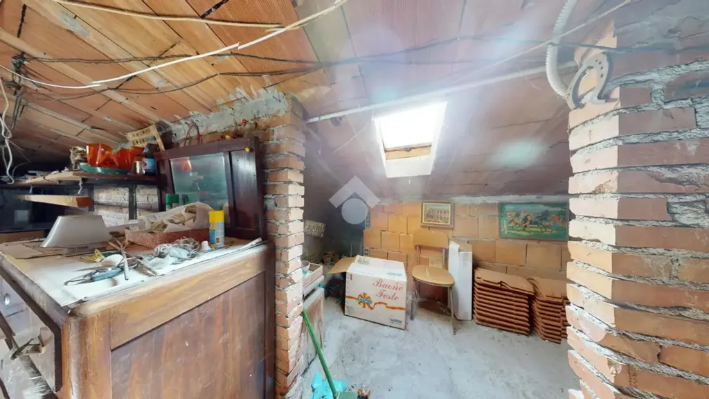 Toad - Independent House with Workshop in Cento