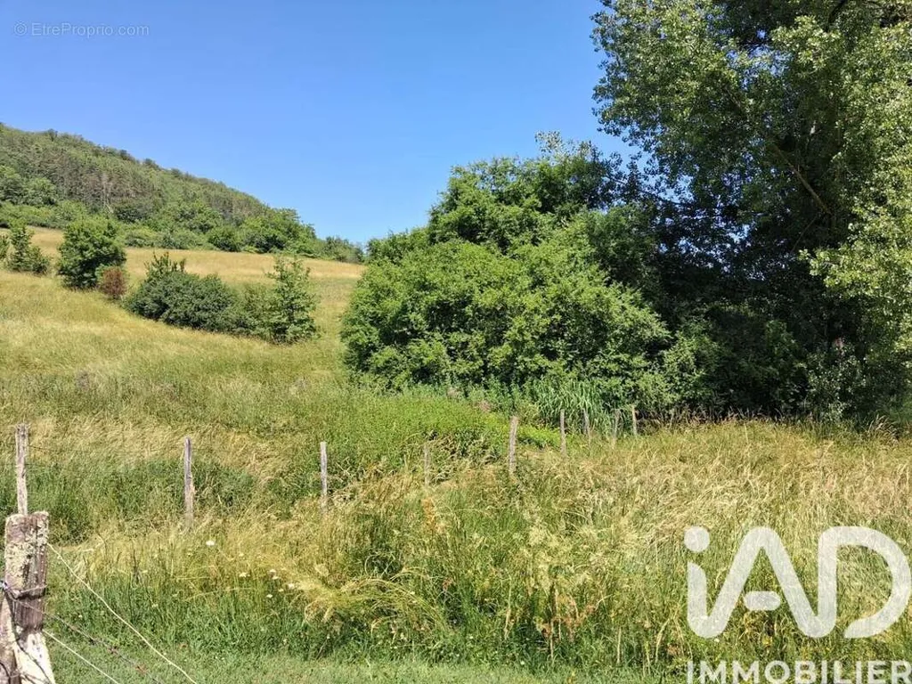 Aed - 17 Hectare Land with Water Source in Caylus