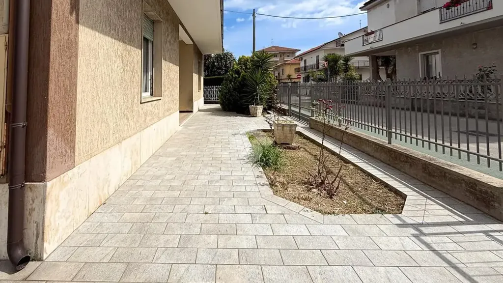 Esterno - Two-Level Villa with Garden in Sambuceto