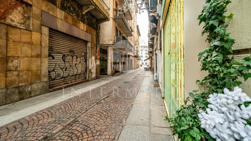 Aed - Rusticated Flat with Balcony in Brescia