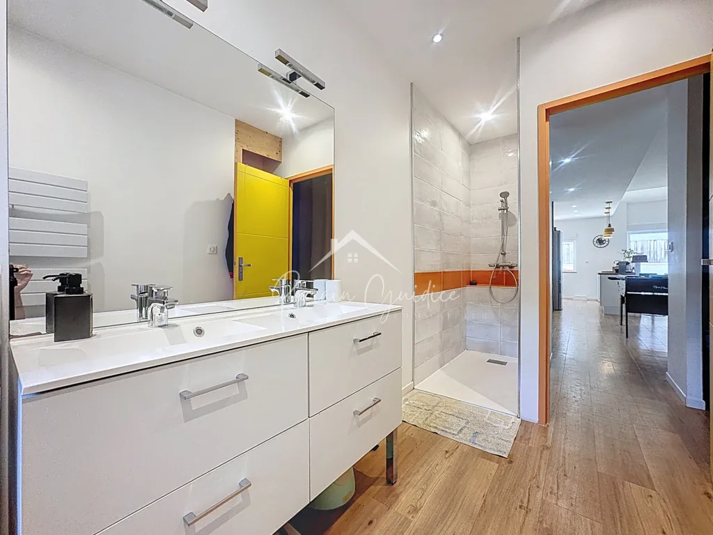 Salles de bain - Loft en Duplex avec Spa et Parking à Millau