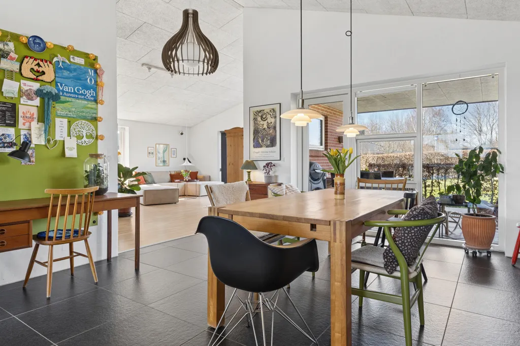 Söögituba - Two-Bedroom Villa with Carport in Bjert