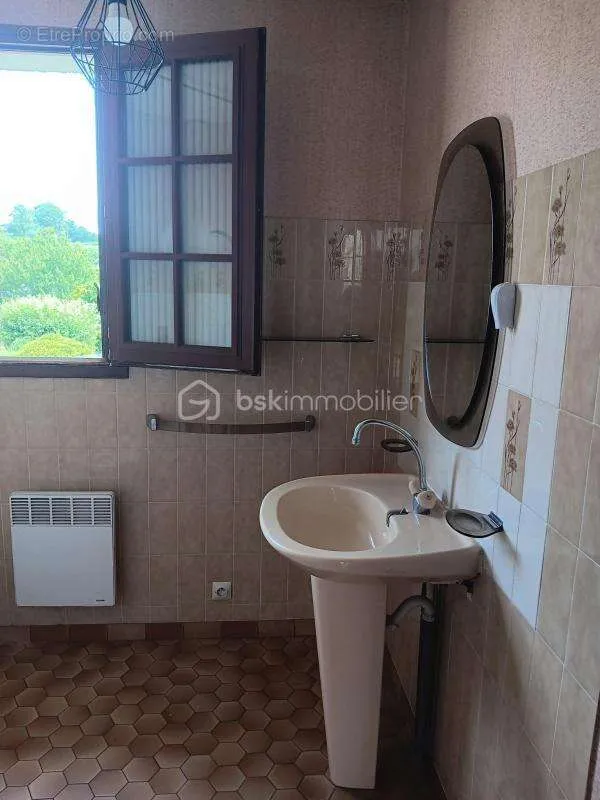 Salles de bain - Pavillon avec Vue Dégagée à Civray
