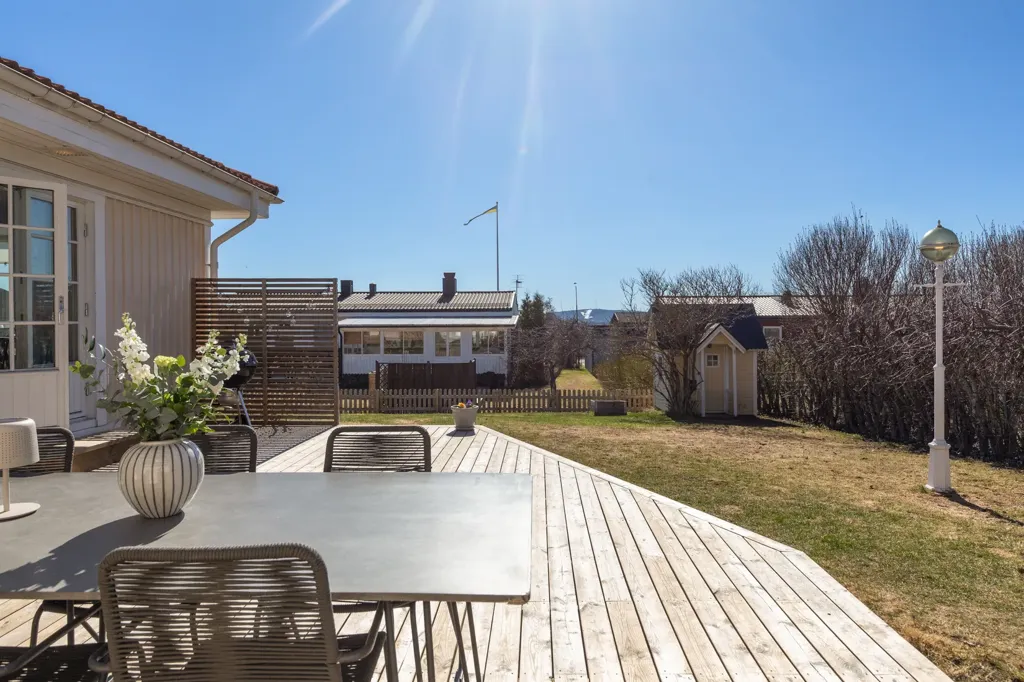 Terrass - Spacious Villa with Trädgård in Västernorrland
