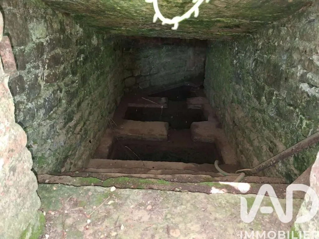Toad - 17 Hectare Land with Water Source in Caylus