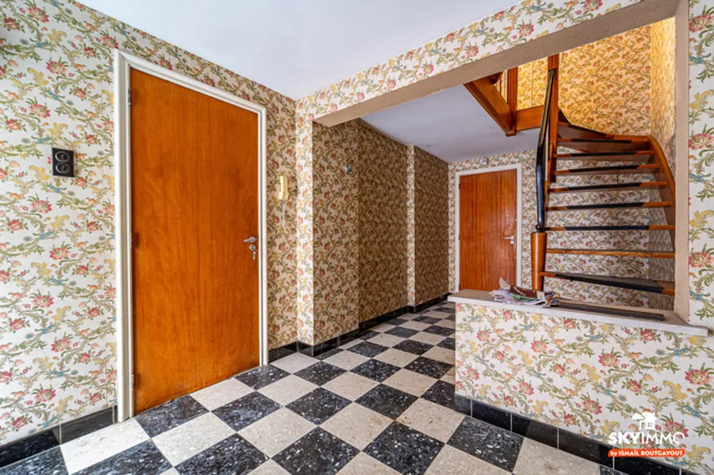 Esik - Spacious House with Garden and Garage in Seraing