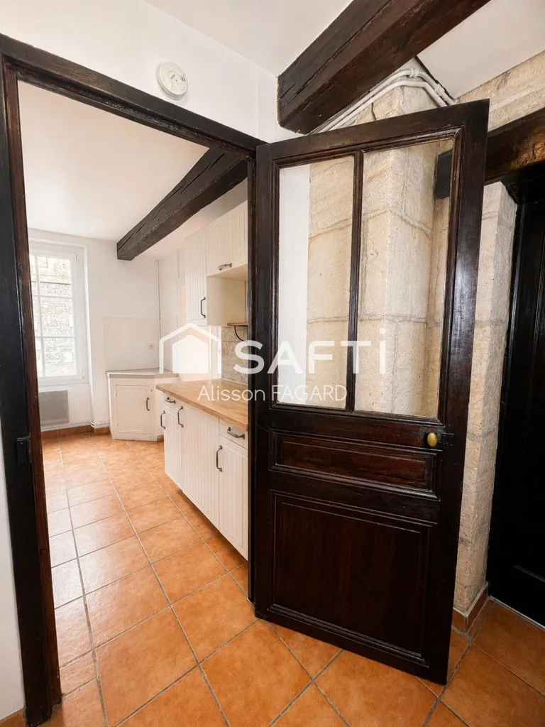Entrée - Appartement 3 Pièces avec Charme Ancien à Mello
