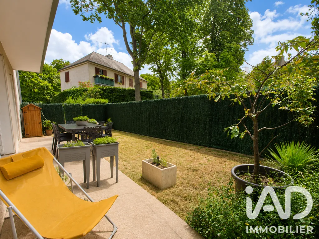 Giardino - Renovated 3-Bed Flat with Garden in Draveil