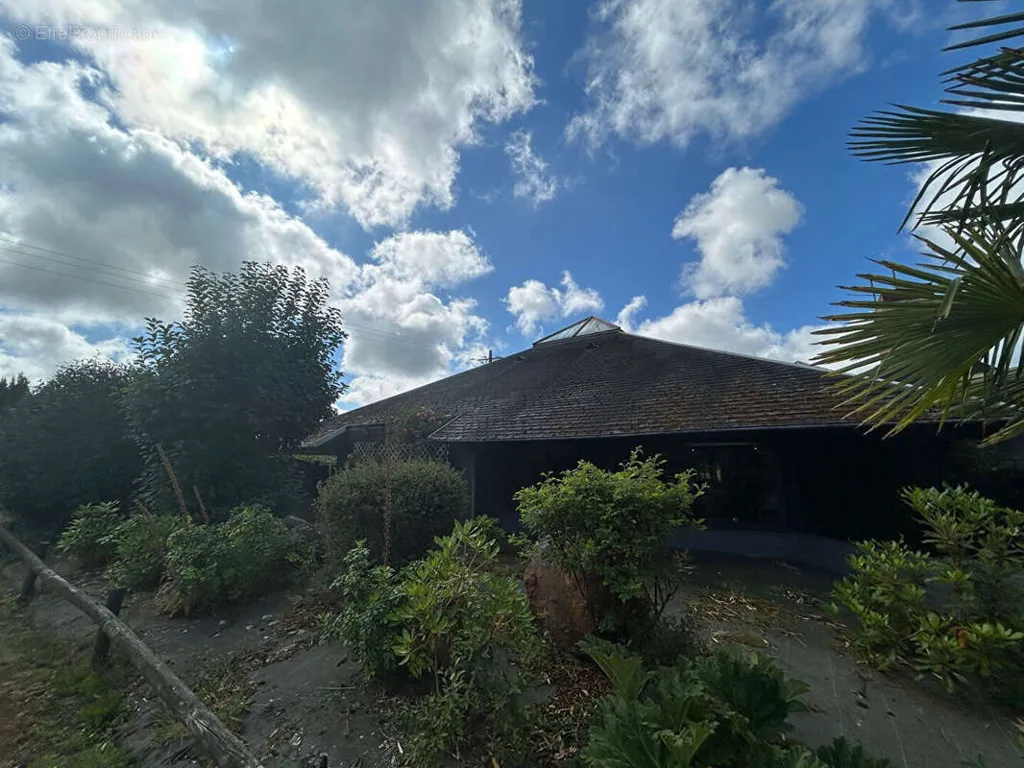 Exterior - Commercial Property with Restaurant in Leuhan