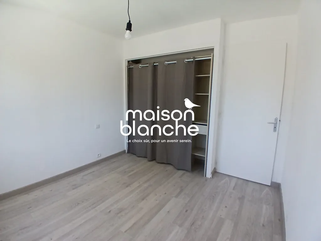 Chambres - Appartement Lumineux avec Parking à Parthenay