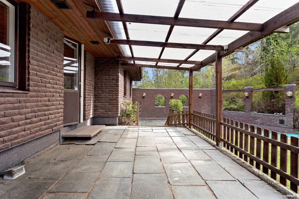 Terrace - Villa with Garden in Trollbäcken, Stockholm