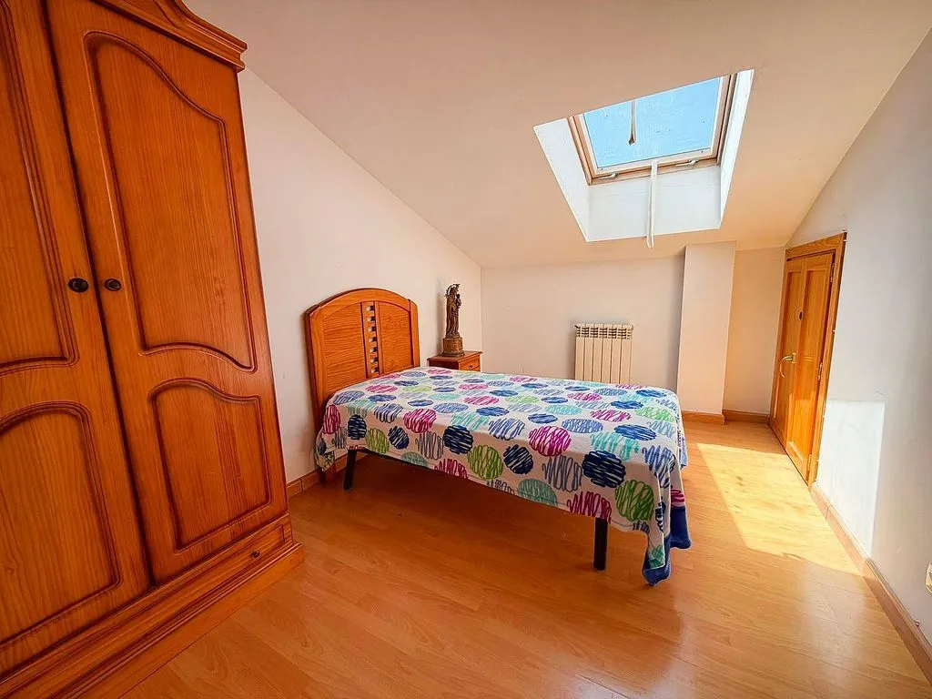 Magamistoad - Reformed Duplex with Balcony in Sobradiel