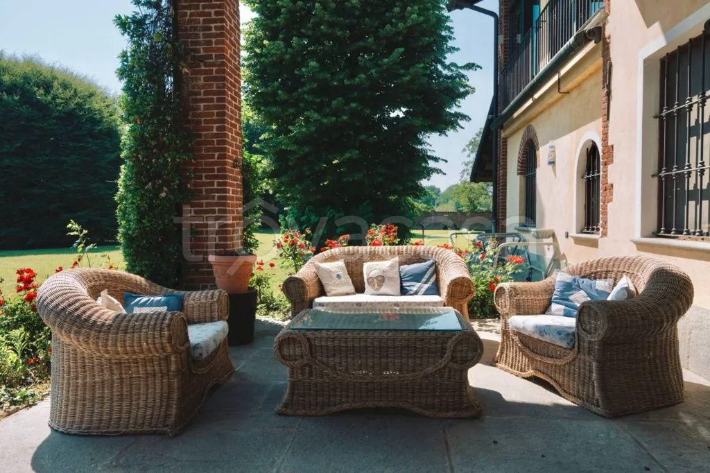 Terrass - Historic Villa with Unique Fountain in Cuneo
