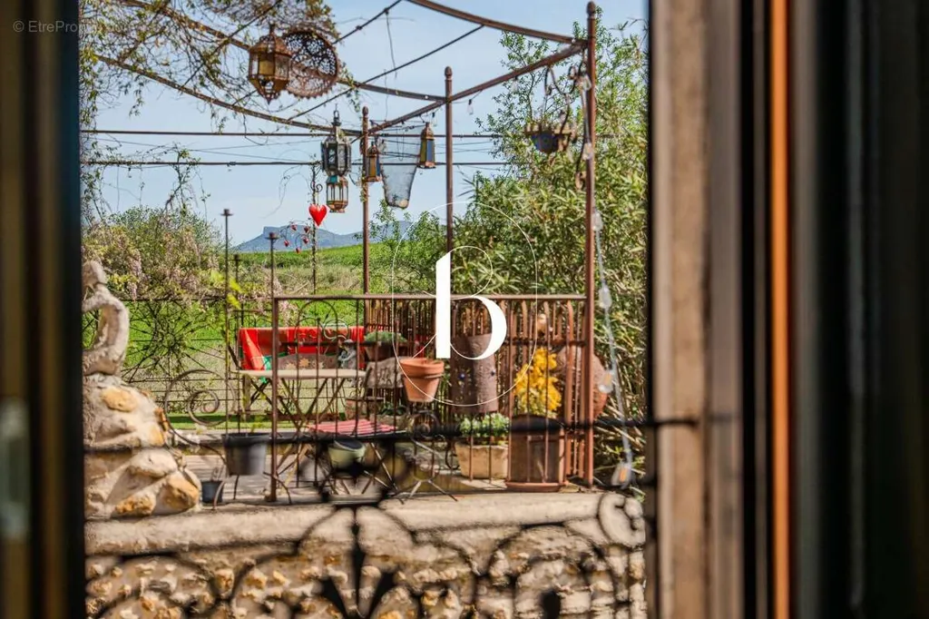 Aed - Renovated Magnanerie with Panoramic View in Provence