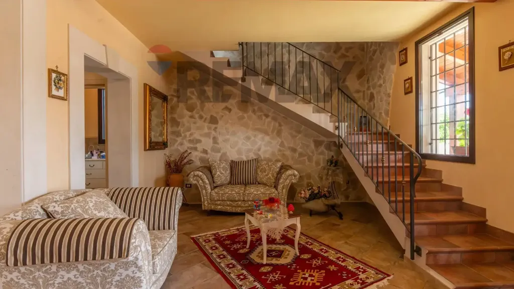 Pièces - Rearranged Villa with Garden in Avola