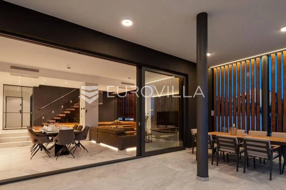 Terrasse - Luxury Villa with Pool and Views in Seget, Trogir