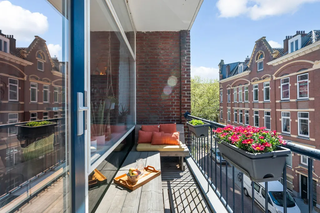 Balcon - Charming Apartment with Two Balconies in Agniesebuurt