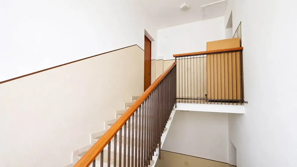 Pièces - Spacious Apartment to Modernise in Trieste
