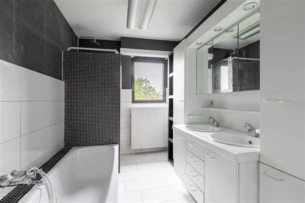 Salles de bain - Bel-étage avec Jardin et Terrasse à Merksem