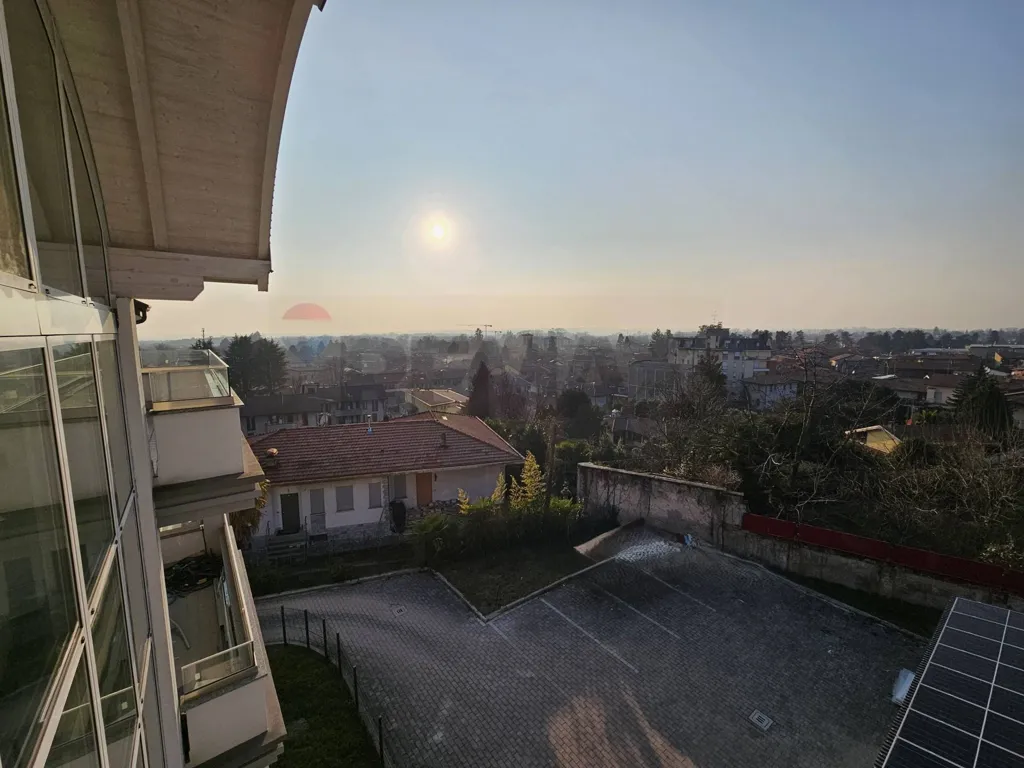 Balcon - Attico with Panoramic Terrace in Somma Lombardo