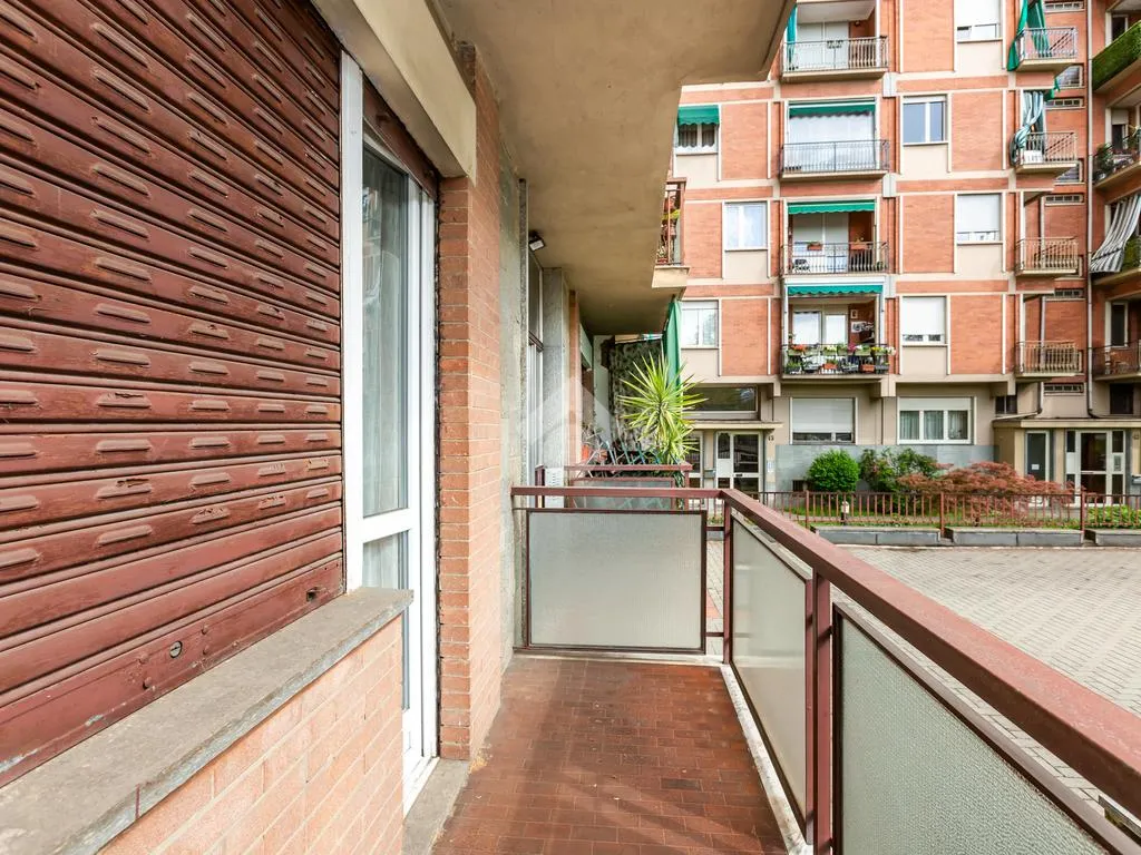 Rõdu - Renovated Apartment with Balcony in Torino