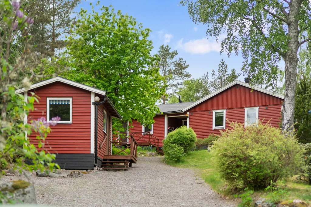 Esterno - Cottage with Lakeside Access near Mälaren