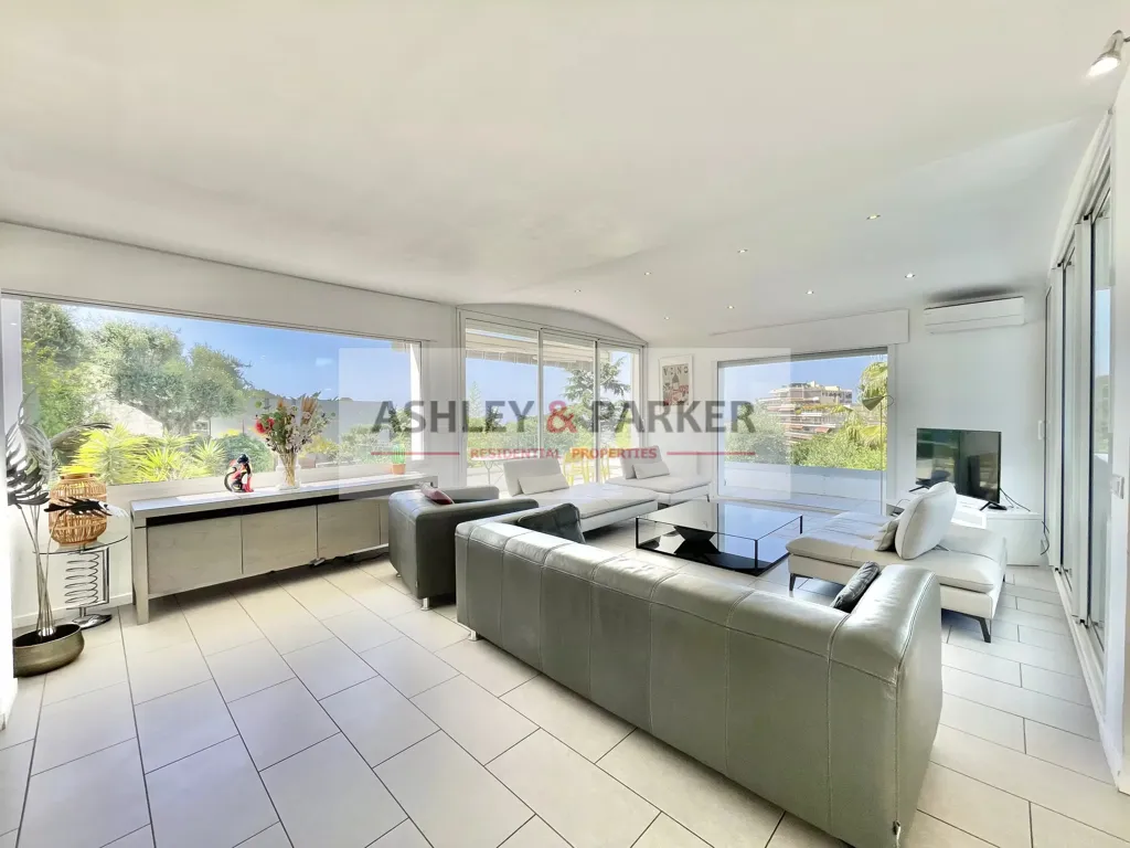 Salón - Contemporary Villa with Sea View in Le Cannet